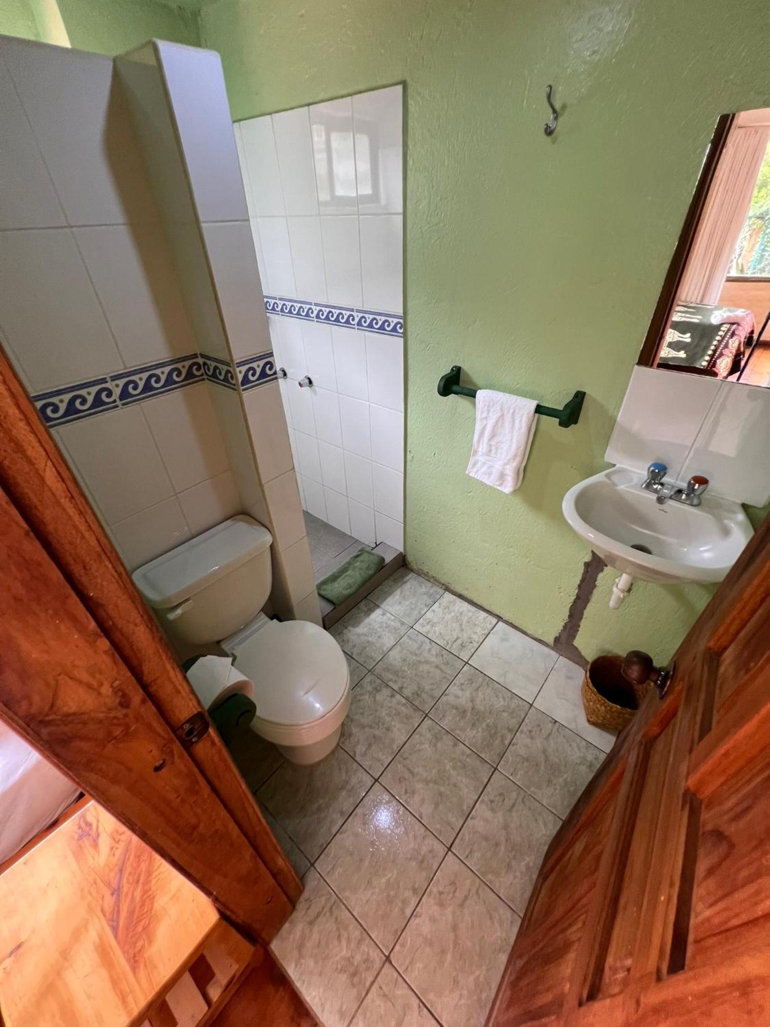 La Casa Verde Eco Guest House Baños Quarto foto